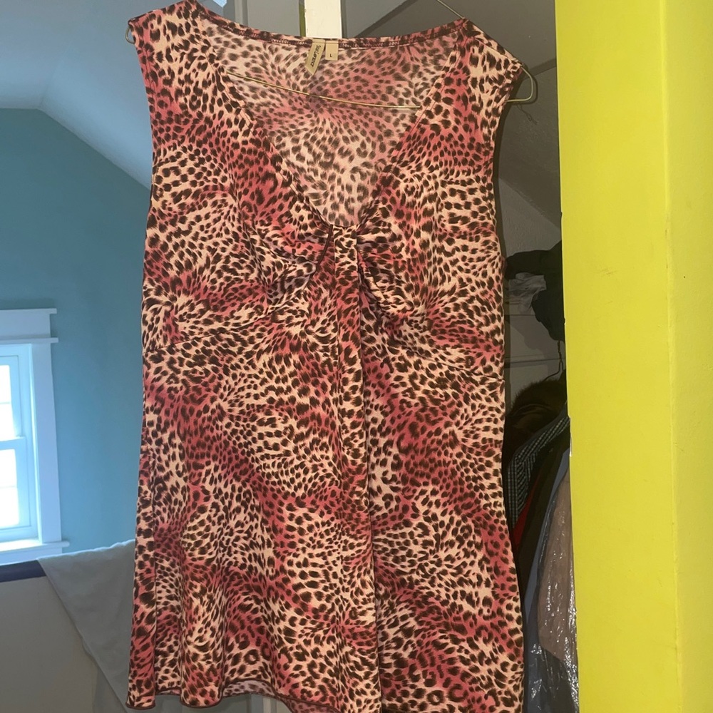 Women’s Leopard Print Sleeveless Top size L
pink brown and white